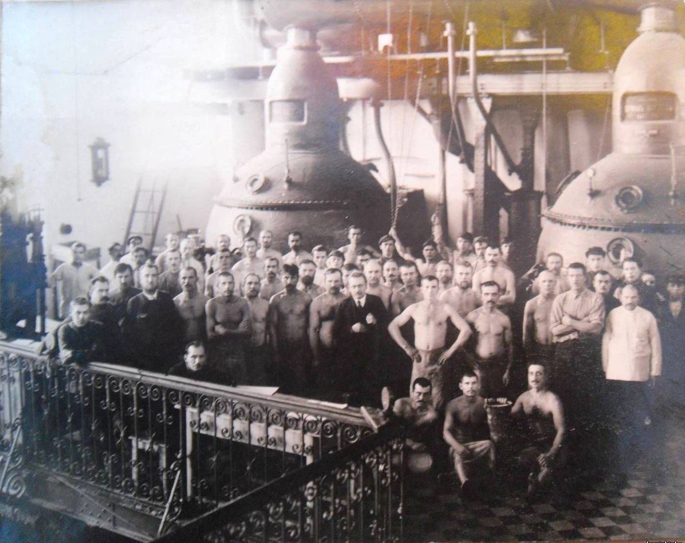 В апаратному цеху Корюківського цукрово-рафінадного заводу. 1917 рік